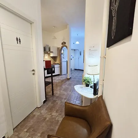 Hosting Flats בית הארחה
