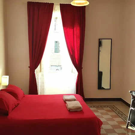Hosting Flats בית הארחה