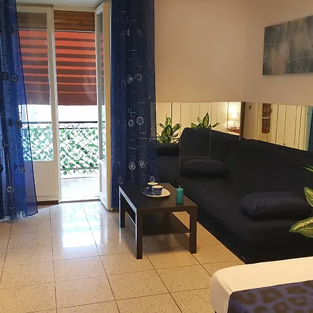 Hosting Flats בית הארחה
