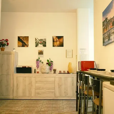 בית הארחה Hosting Flats רומא